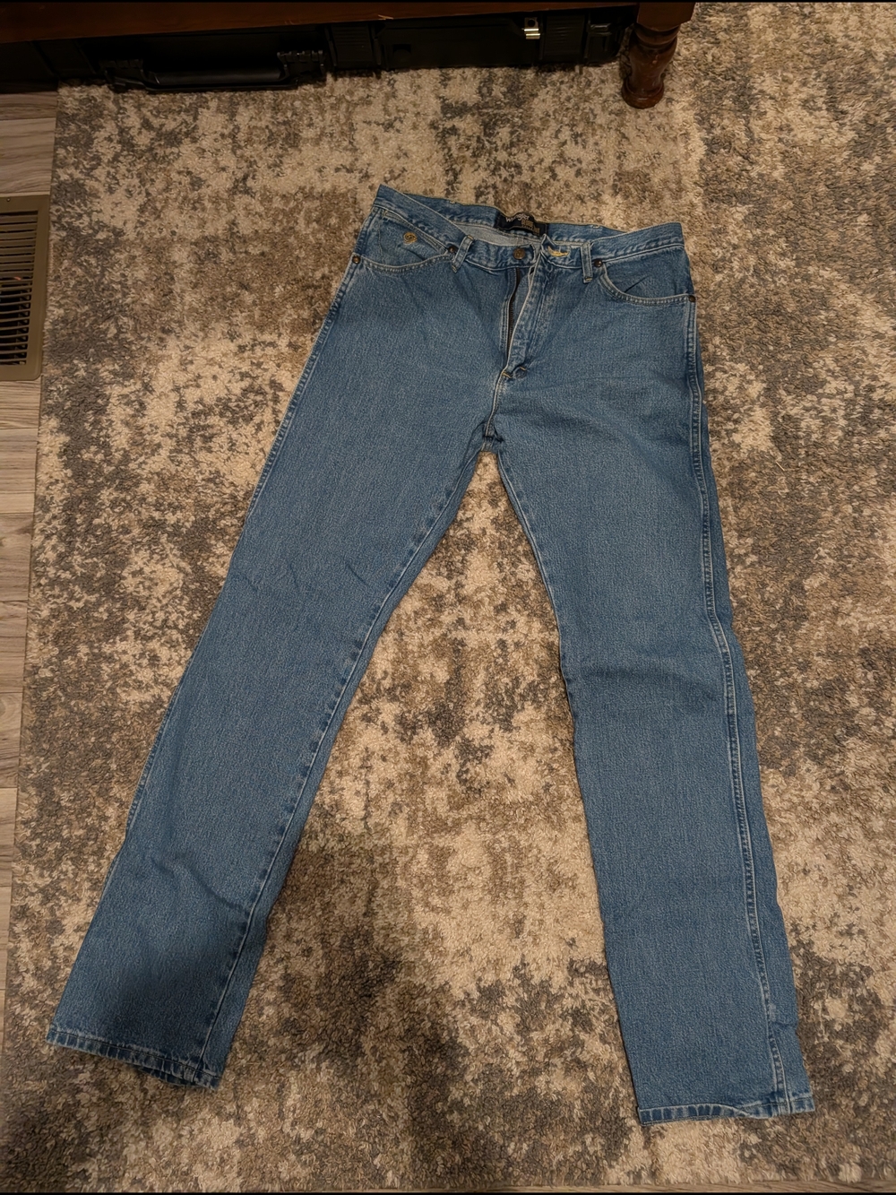 Wrangler Men's Medium Blue Straight-Leg Jeans